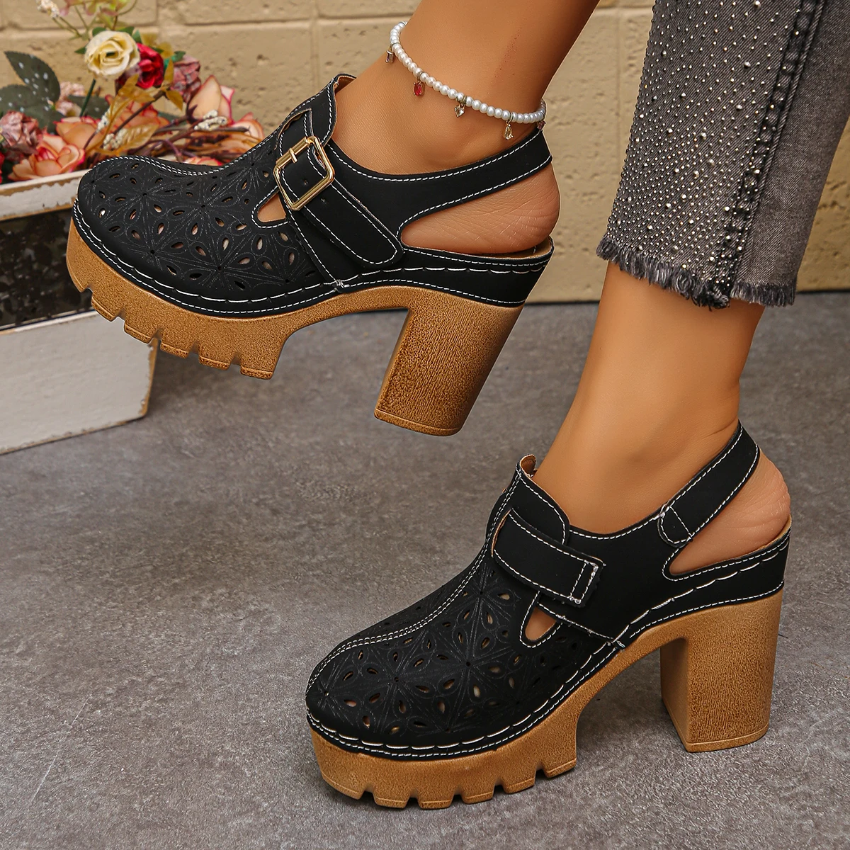 صنادل نسائية كبيرة الحجم بكعب  - مراجعة Casual Sandal Leather وسعره