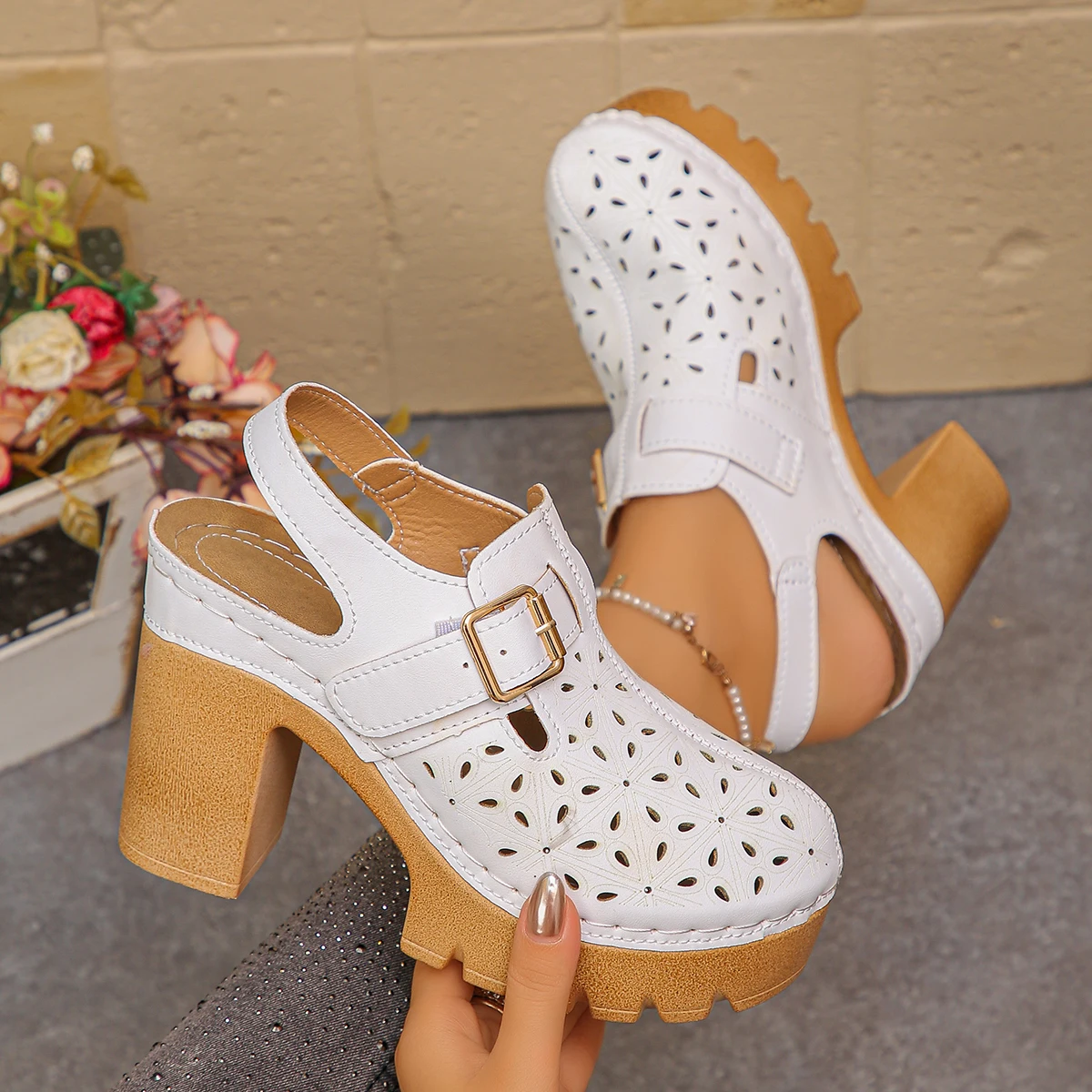 صنادل نسائية كبيرة الحجم بكعب  - مراجعة Casual Sandal Leather وسعره
