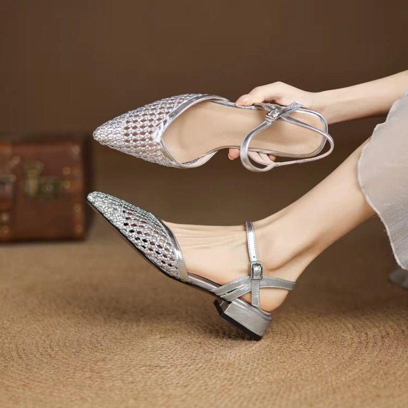 صنادل فرنسية ذات كعب عالٍ ومقد - مراجعة Casual Sandal Leather وسعره